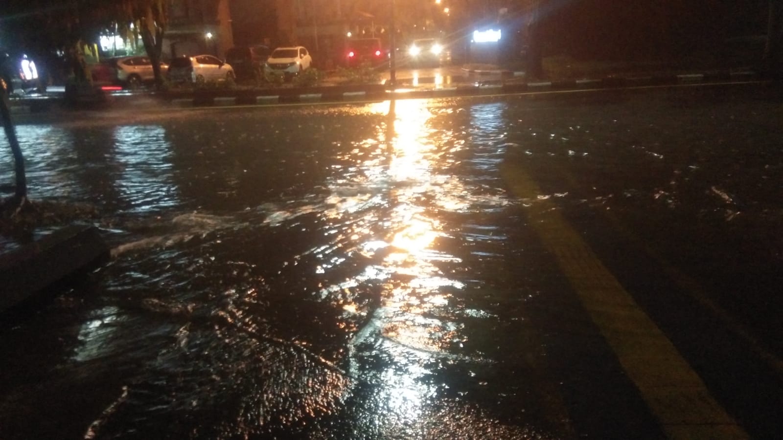 Waspada Banjir di Medan: Hujan Dini Hari Picu Genangan Susulan, Sungai Terancam Meluap